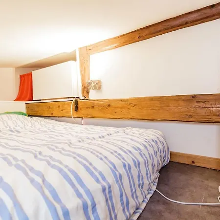 Charming 10 Sqm For 3 In Paris Appartement