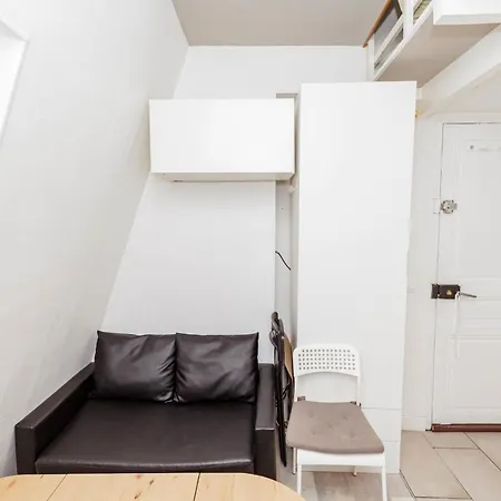 Charming 10 Sqm For 3 In Paris * Parijs